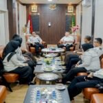 Pahrudin Saputra membahas kesiapan pidana kerja sosial dan pidana pengawasan bersama Kejari Jakarta Pusat.