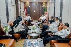 Pahrudin Saputra membahas kesiapan pidana kerja sosial dan pidana pengawasan bersama Kejari Jakarta Pusat.