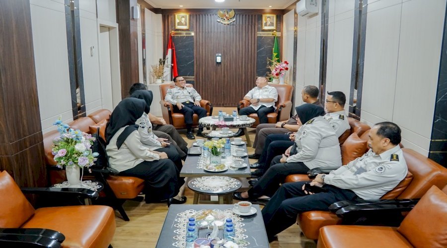 Pahrudin Saputra membahas kesiapan pidana kerja sosial dan pidana pengawasan bersama Kejari Jakarta Pusat.